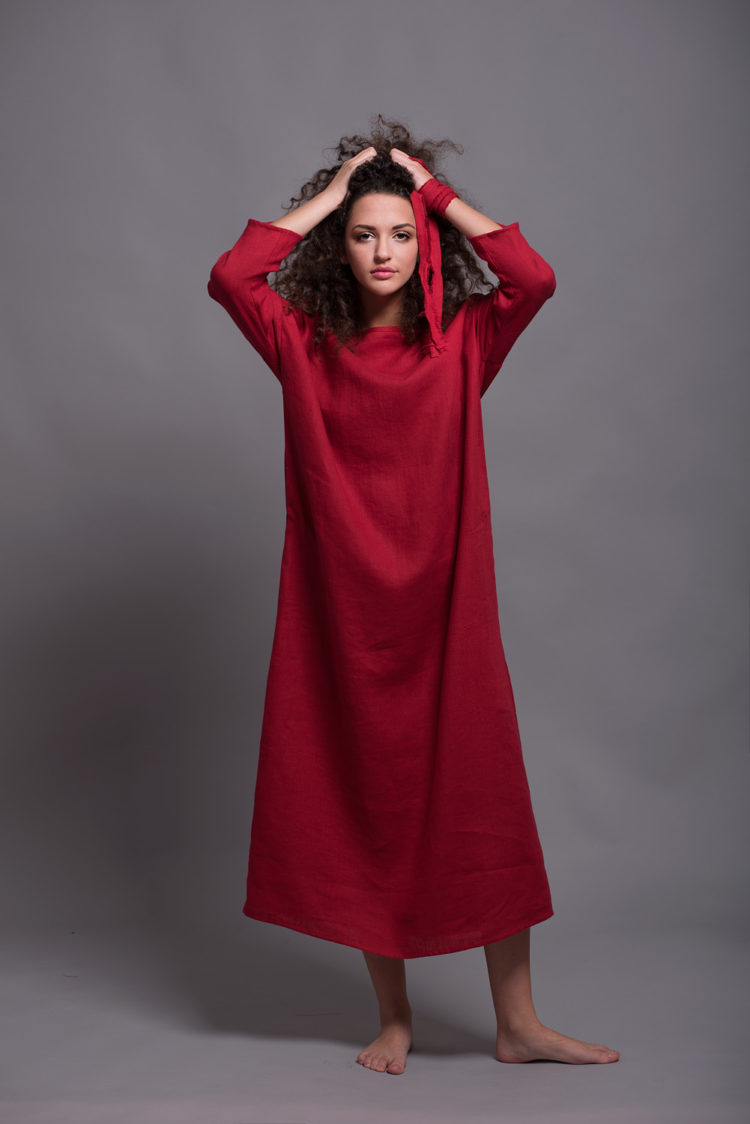 Front view of the loose-fitting linen kaftan maxi dress showcasing its straight-cut silhouette.