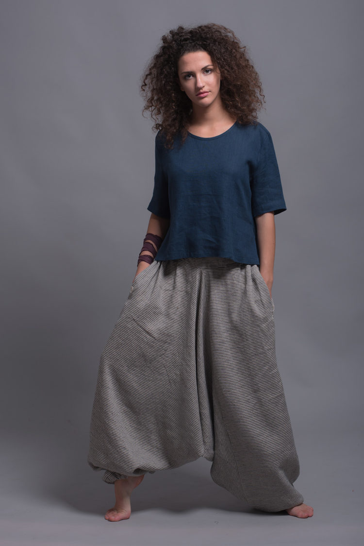 Linen harem pants with pockets, perfect for everyday comfort and practicality.