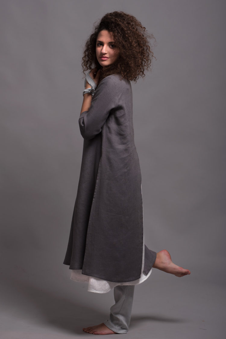 Model in motion wearing the flax linen tunic dress AYA, showcasing the breathable fabric and high slits.