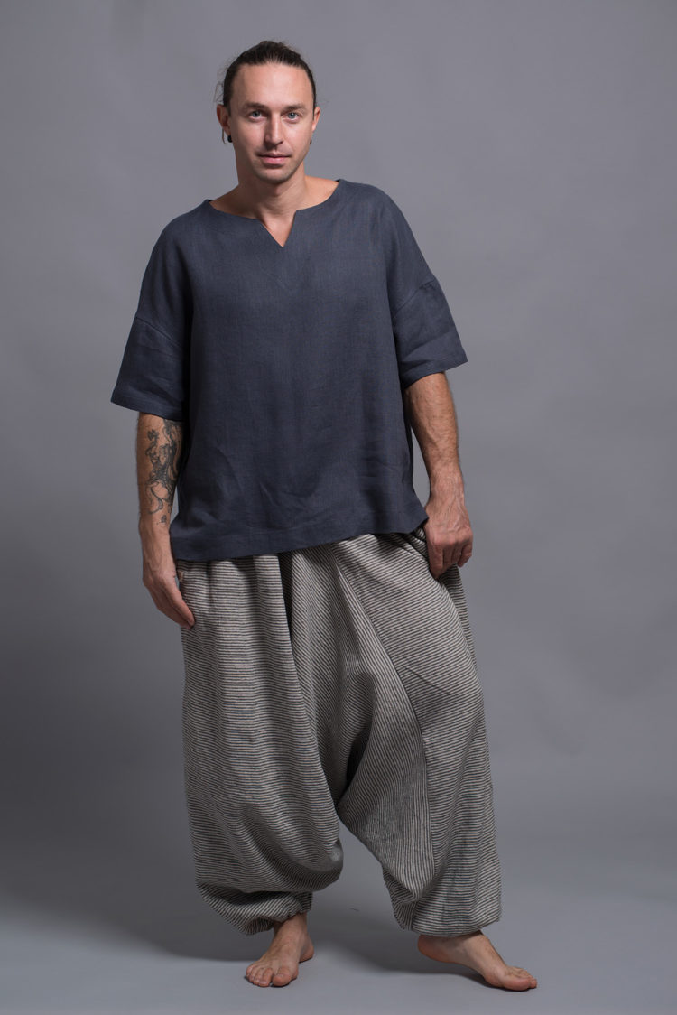 Comfortable yoga harem pants for men in linen with Men’s linen top with a relaxed fit and breathable fabric