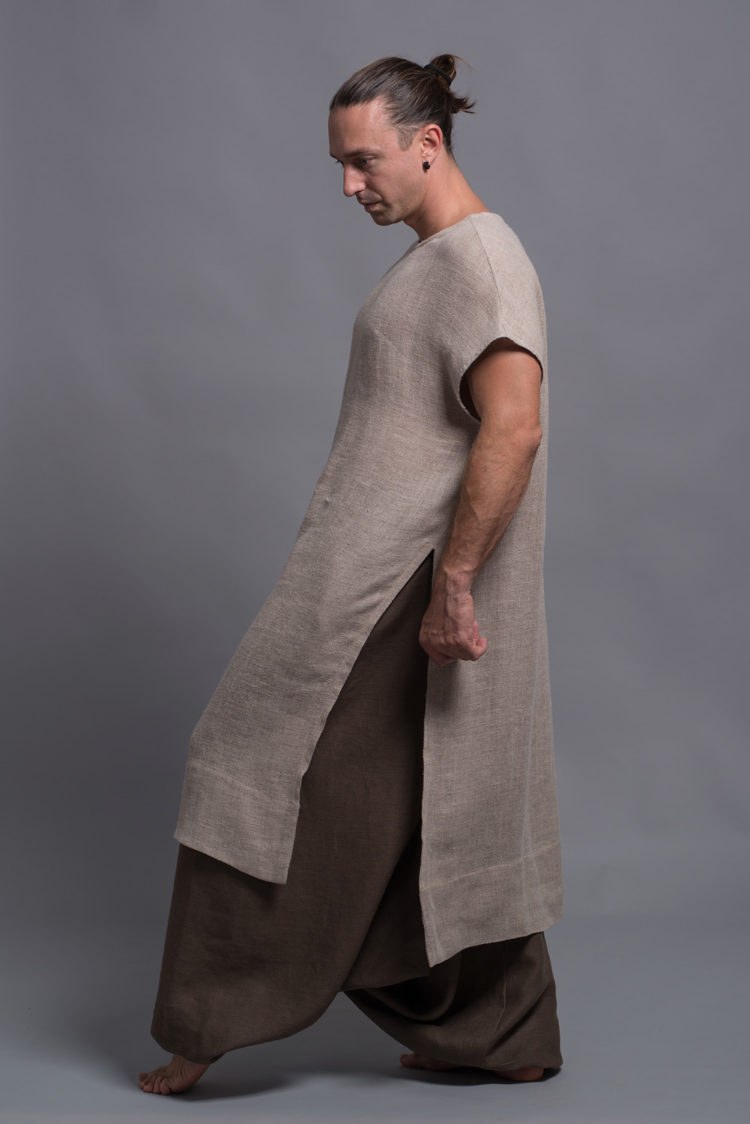 Tall Harem Pants for Men in Earthy Brown – Loose-fitting and lightweight linen harem pants designed for ultimate comfort, paired with sleeveless linen tunic in natural flax coarse fabric.