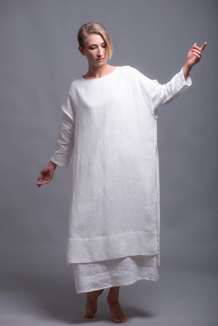 Front view of the Women's White Linen Tunic SANGA, showcasing the round neckline and relaxed fit.