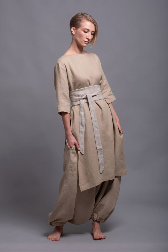"Front view of the black Linen Obi Belt MARU styled over a loose-fitting linen dress