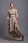 Front view of the Low Crotch Pants JIVA in light natural flax, featuring a wide-leg and low-crotch design.