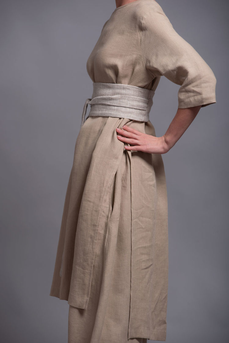 Close-up of the wrap-around tie design on the Linen Obi Belt MARU in medium-weight linen