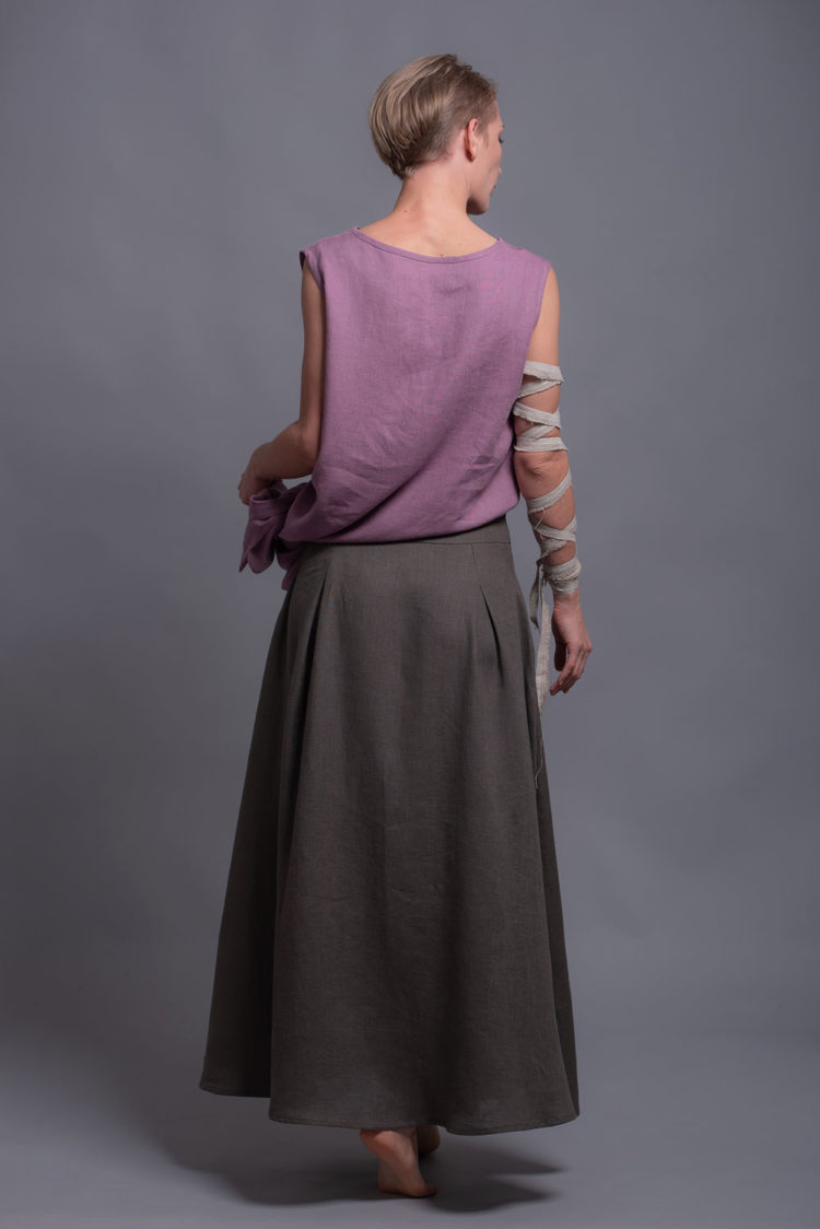 Back view of the Long Maxi Linen Skirt INDI showcasing its relaxed silhouette