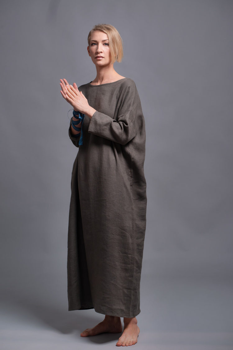 Side profile of the lightweight linen caftan dress, highlighting its comfortable drape