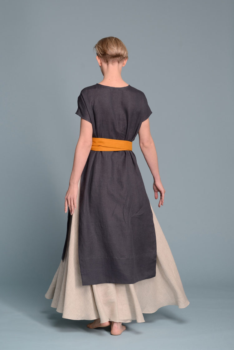 Detailed view of the high side slits on the Summer Linen Tunic for enhanced movement and ventilation