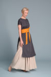 "Model tying the turmeric-colored linen obi belt MARU around the waist"
