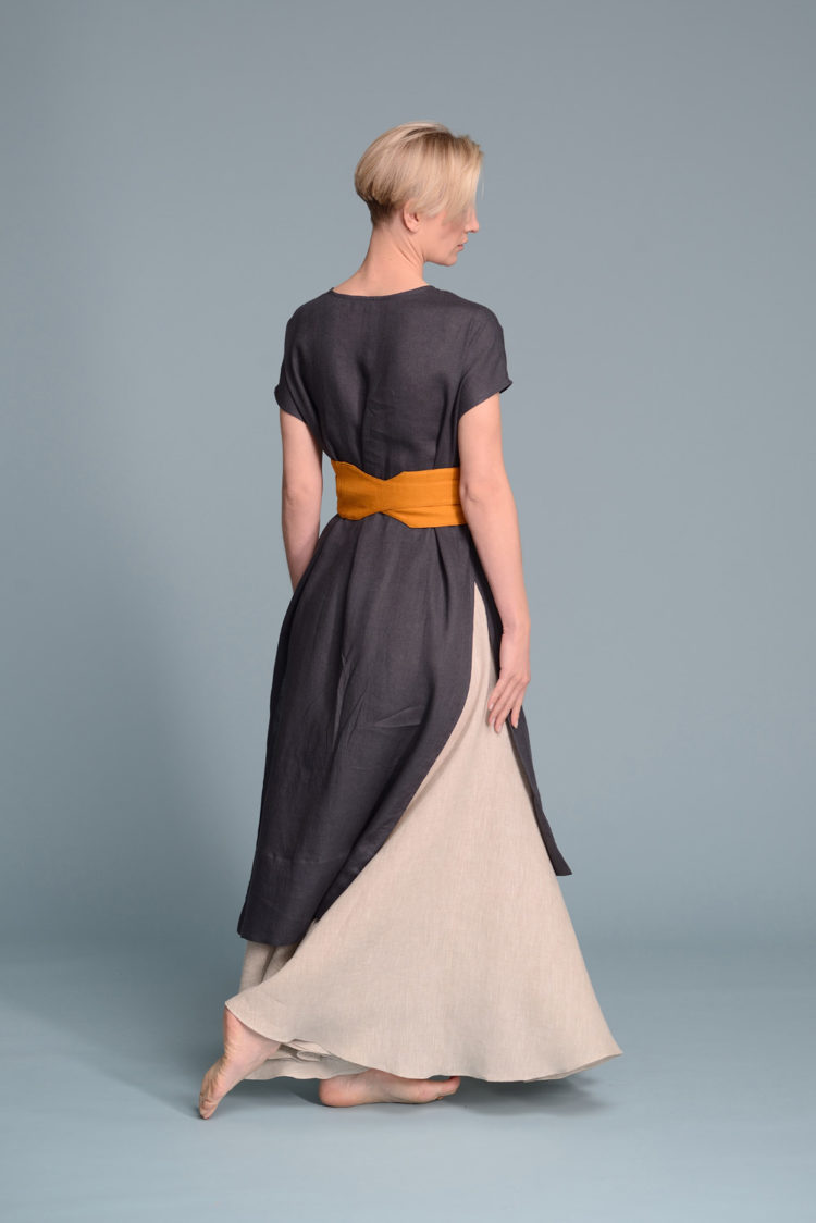 Back view of the tied linen obi belt MARU in turmeric on a model