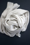 SPF scarf in soft and breathable linen, ideal for UV protection.