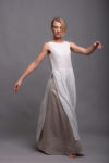 Tunic dress NERO in motion, highlighting its breathable fabric and flowing silhouette.
