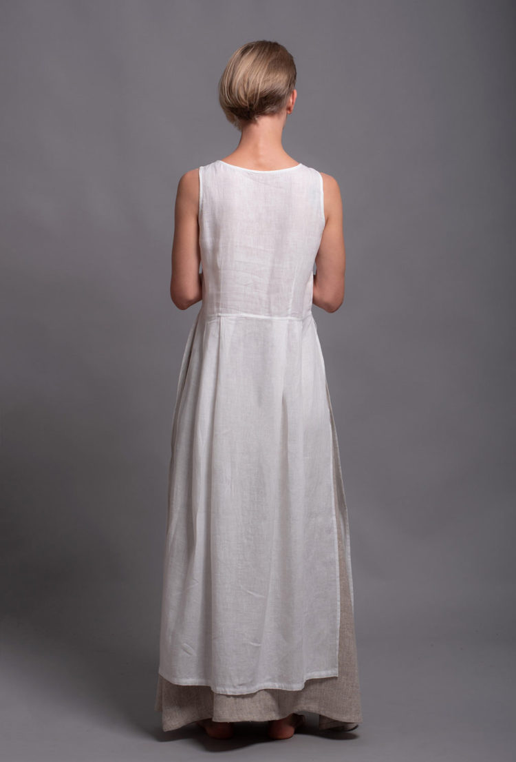 Back view of the Linen Tunic Dress NERO, emphasizing the straight hemline and lightweight fabric.