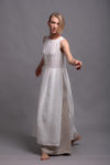 Side view of the sleeveless tunic dress NERO, showcasing high side slits for easy movement.