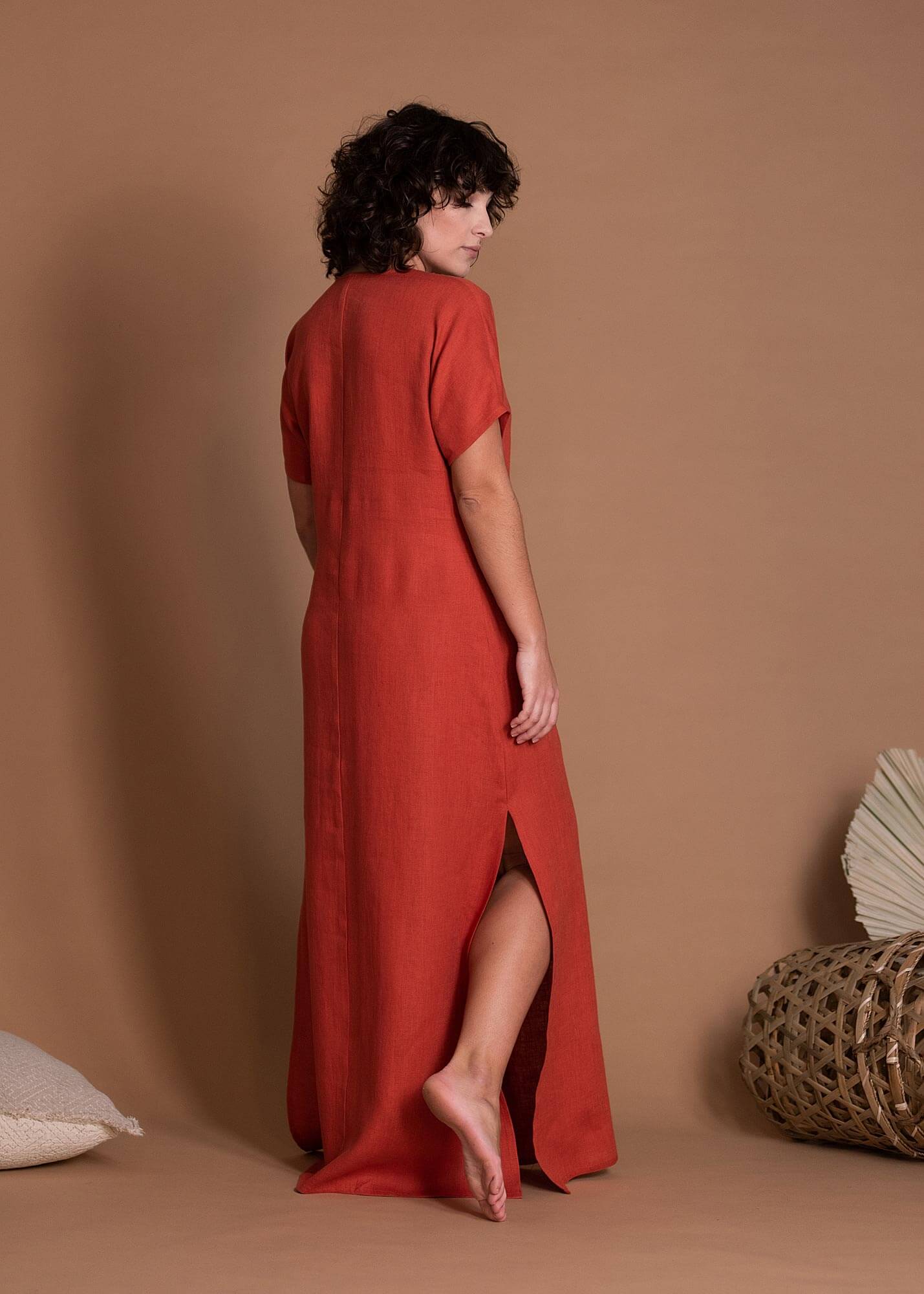 Long Red Linen Dress With Short Sleeves And Thin Belt