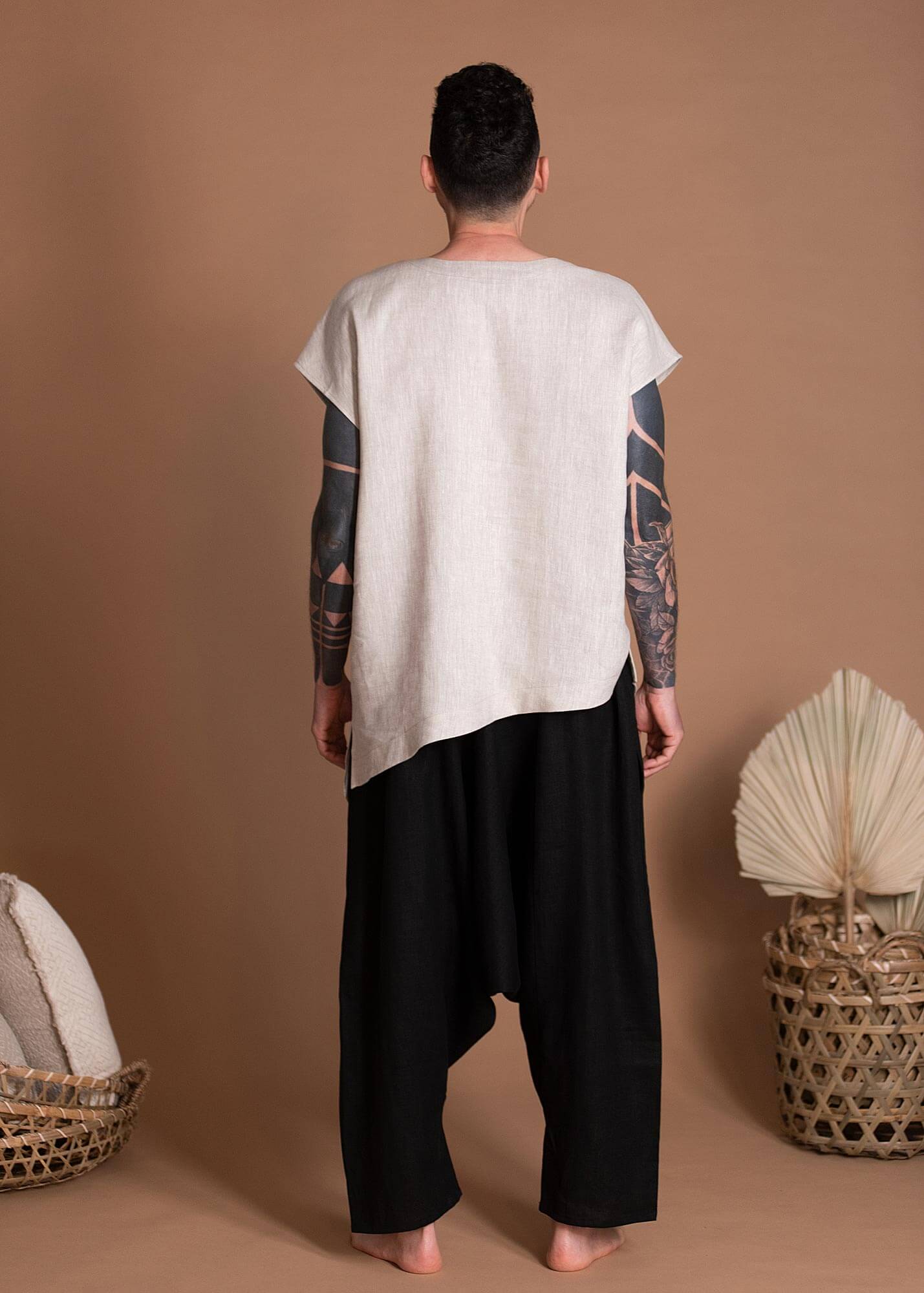 Back view of men’s breathable linen tunic in Light Natural Flax color