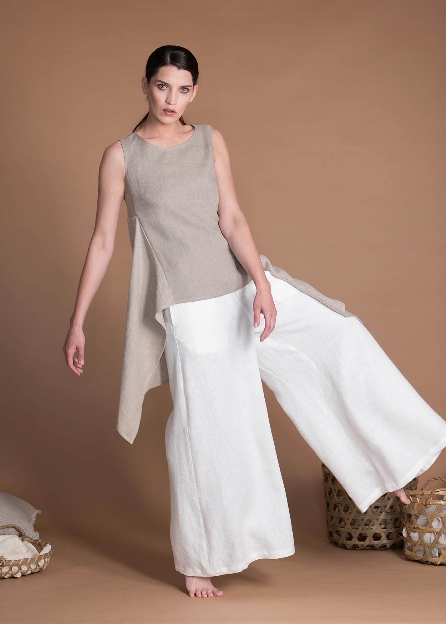 Мягкие женские белые льняные брюки-палаццо с широким эластичным поясом