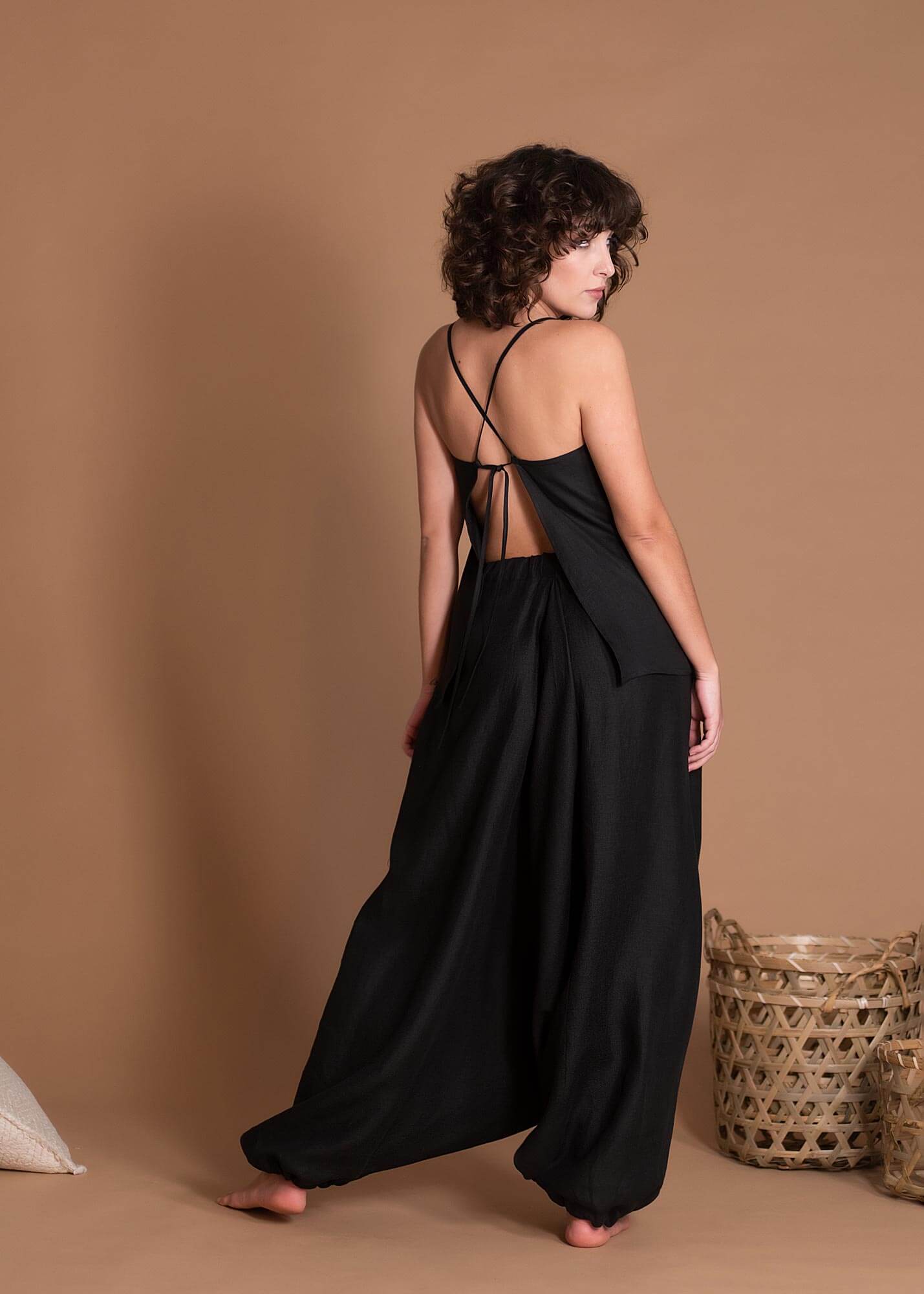 Black Sleeveless Short Flax Top With Open Back