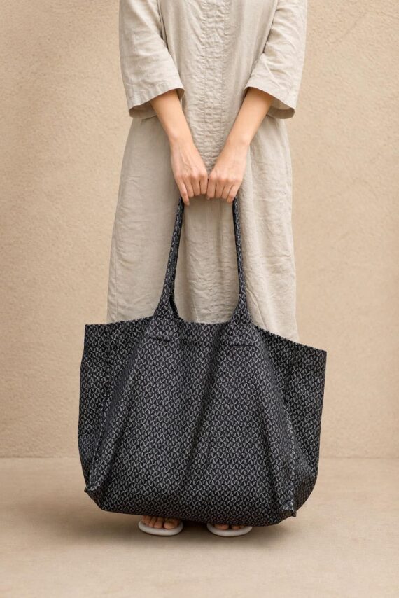 Oversized linen carryall bag for shopping, beach, and weekend travel